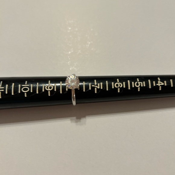 Beautiful CZ round solitaire with round stone chevron shape ring guard(s). Size8 - Picture 4 of 5